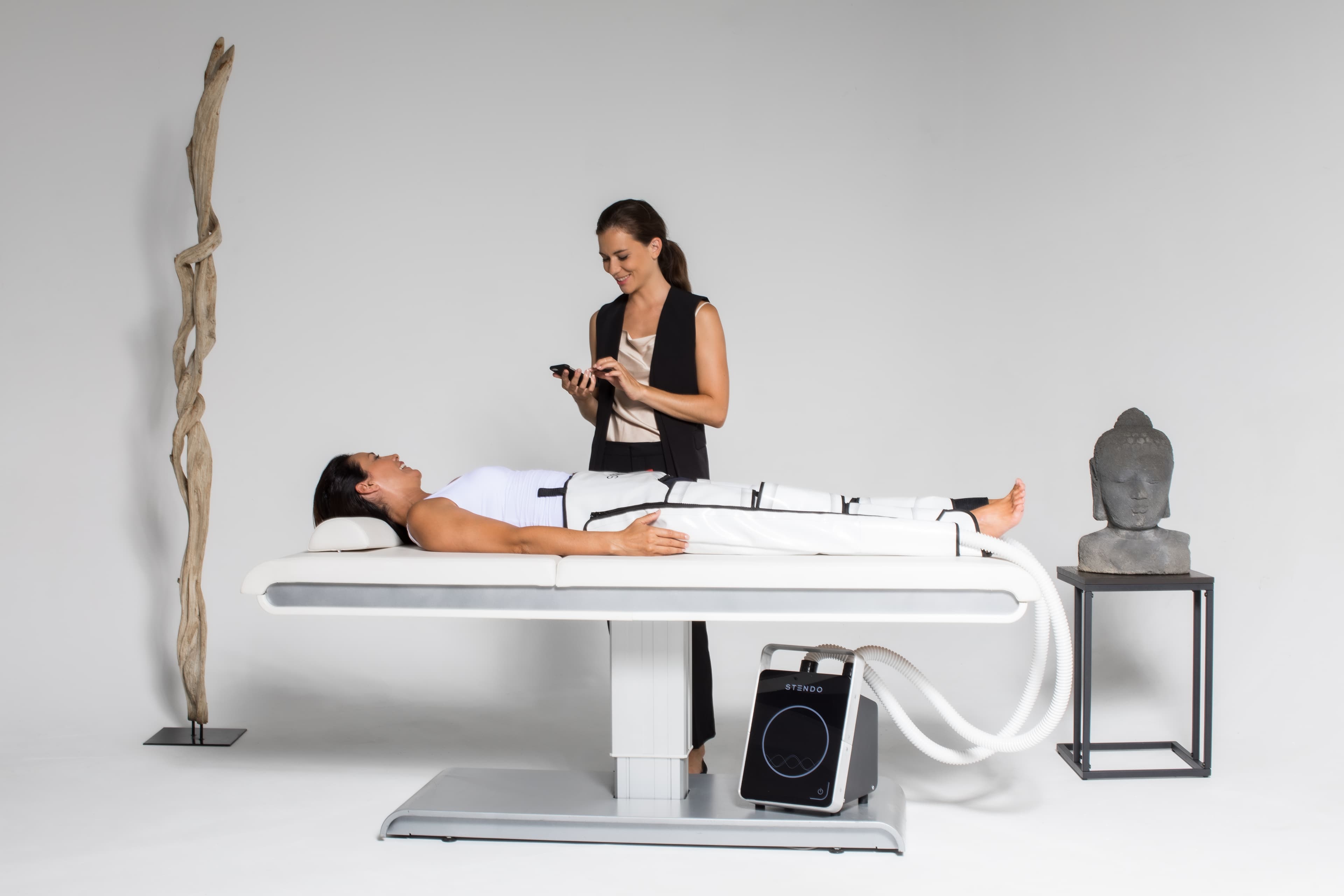 Séance STENDO en studio, corps allongé et modules synchronisés